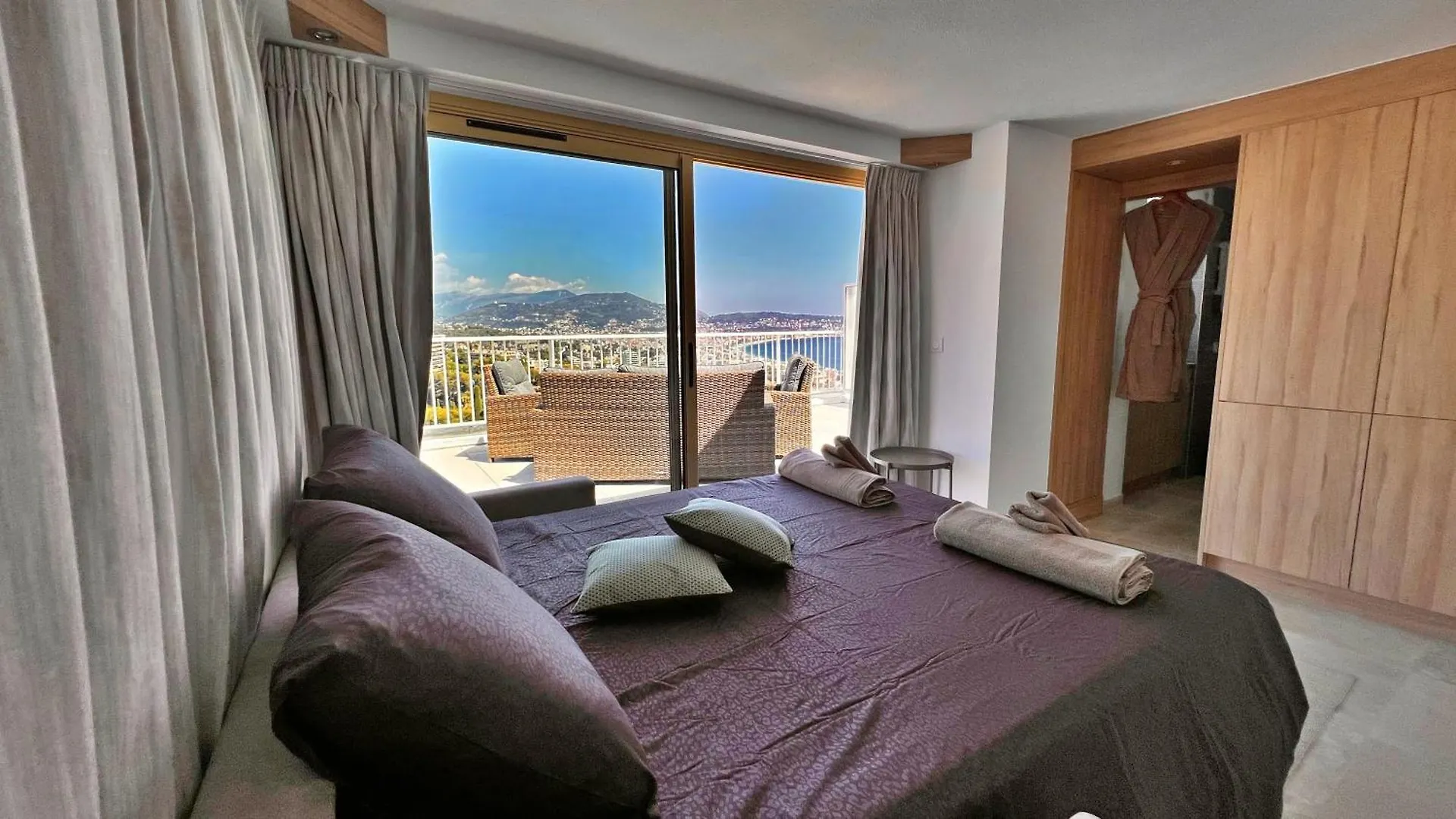 Appartement 2 Chambres Et Studio Independant Avec Vue Sur Mer Nice France