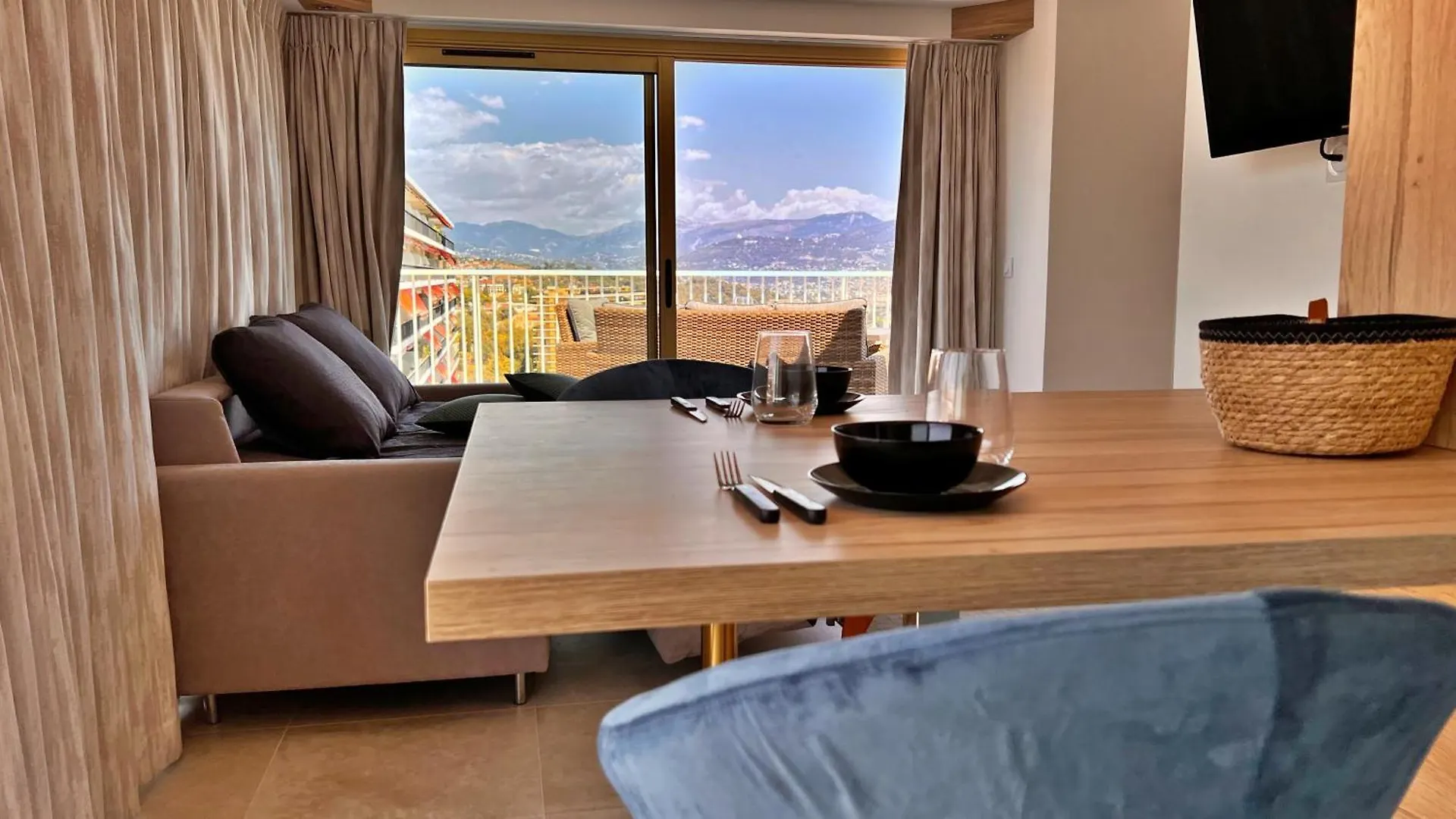 Appartement 2 Chambres Et Studio Independant Avec Vue Sur Mer Nice 0*,  France