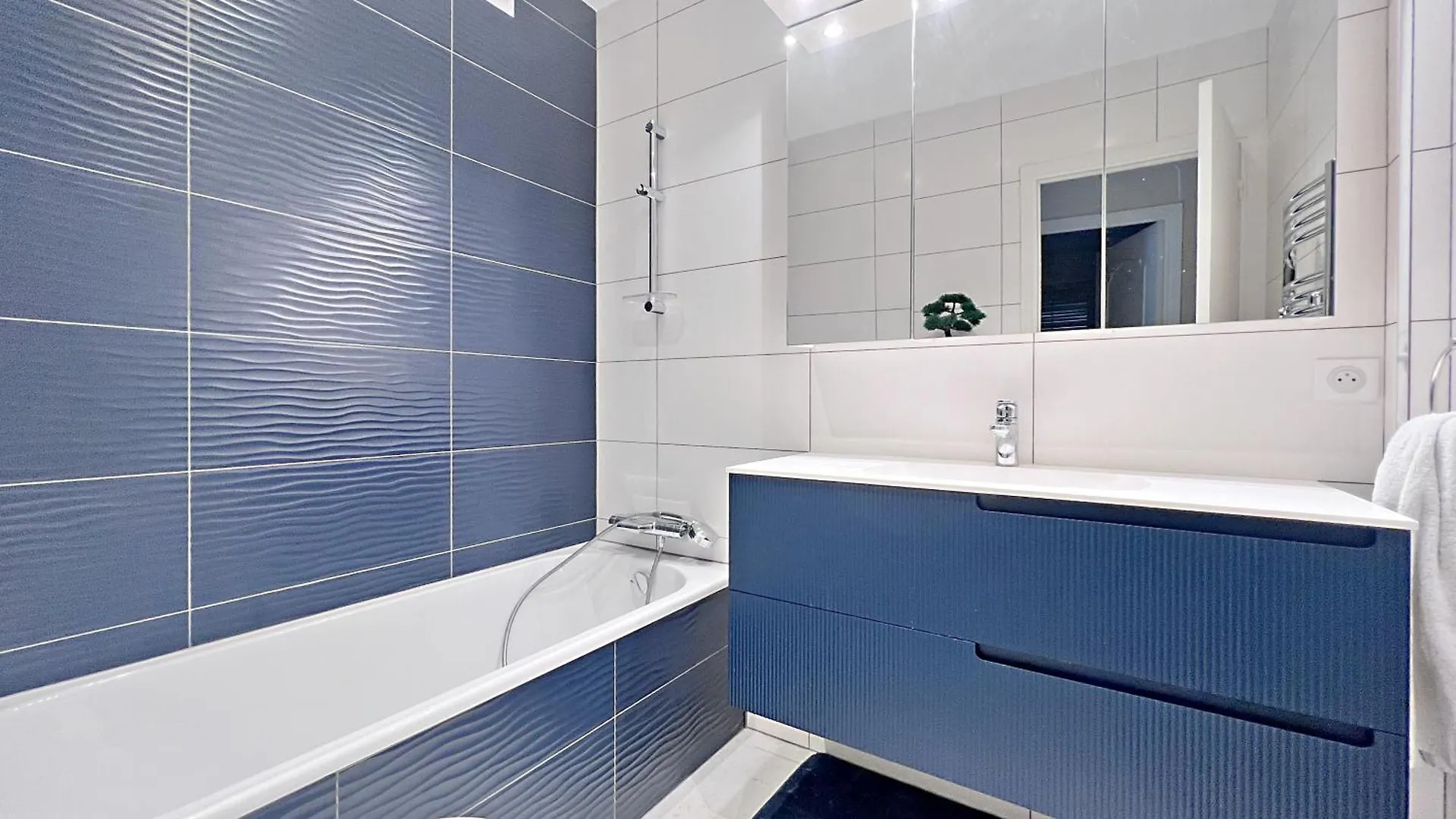 Appartement 2 Chambres Et Studio Independant Avec Vue Sur Mer Nice 0*,  France