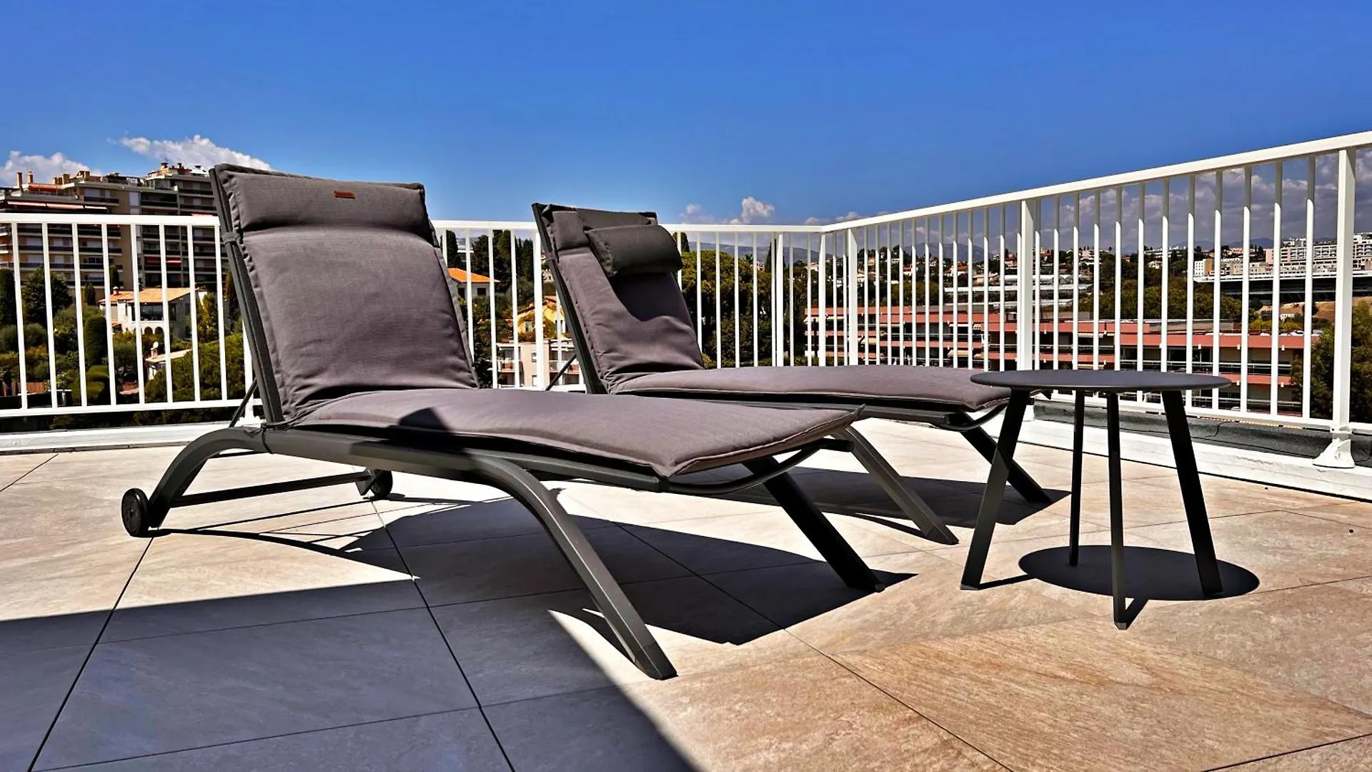 Appartement 2 Chambres Et Studio Independant Avec Vue Sur Mer Nice