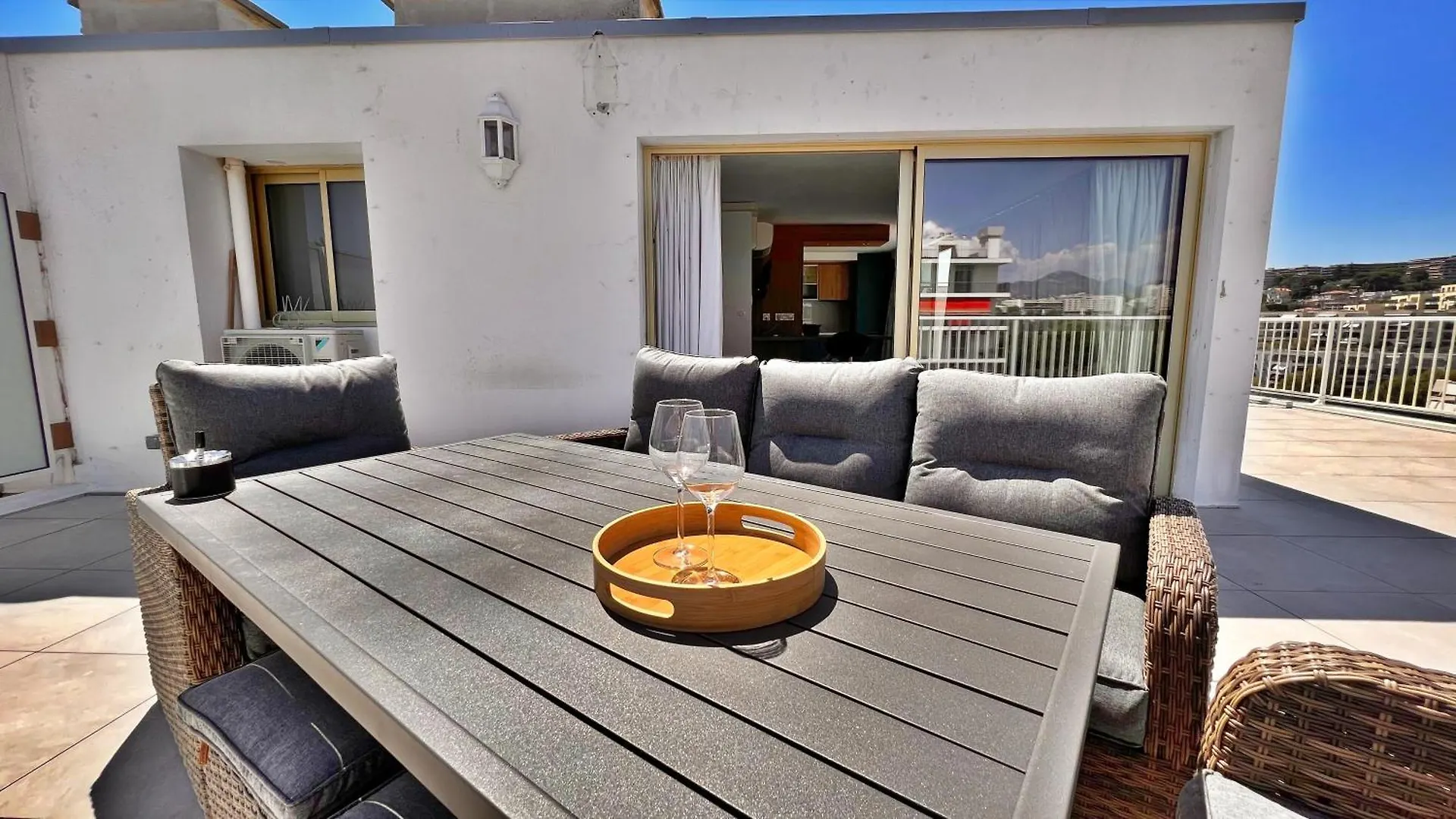 Appartement 2 Chambres Et Studio Independant Avec Vue Sur Mer Nice France
